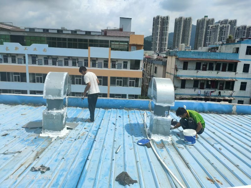 三元钢结构屋面涂料维修方法